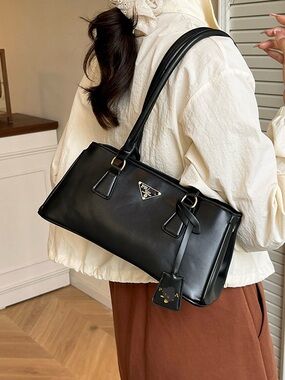 New women’s black fashion shoulder bag